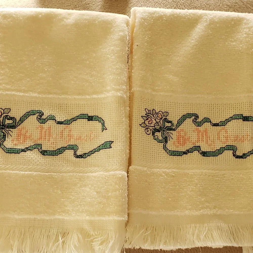 Set of 2 Guest Towels